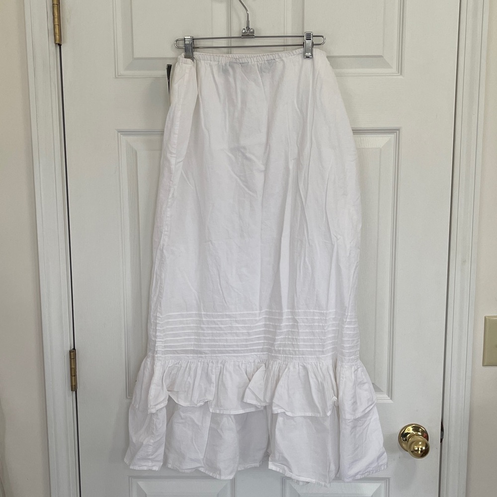 Chic White Jennifer & Grace Maxi Skirt with Floral Accents. Size m - Picture 4 of 10